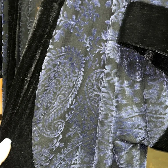 NWOT- Ariat Blue and Black Sheer Kimono with intricate blue velvet pattern - Picture 3 of 5